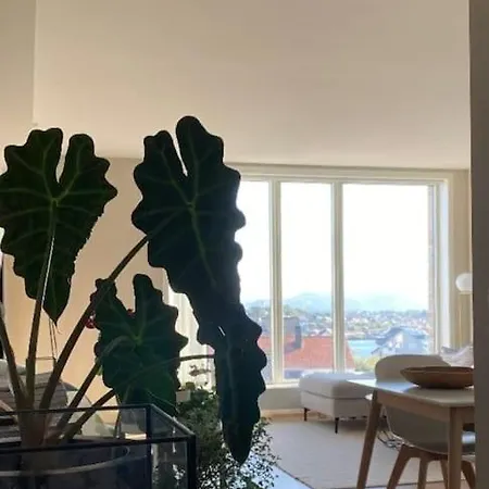 Sea View Apartment *